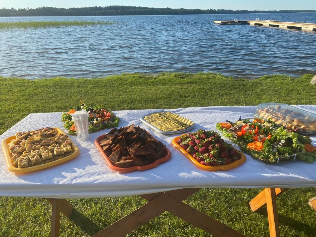 Guest House Zirga Smaids Kusneri Bagian luar foto