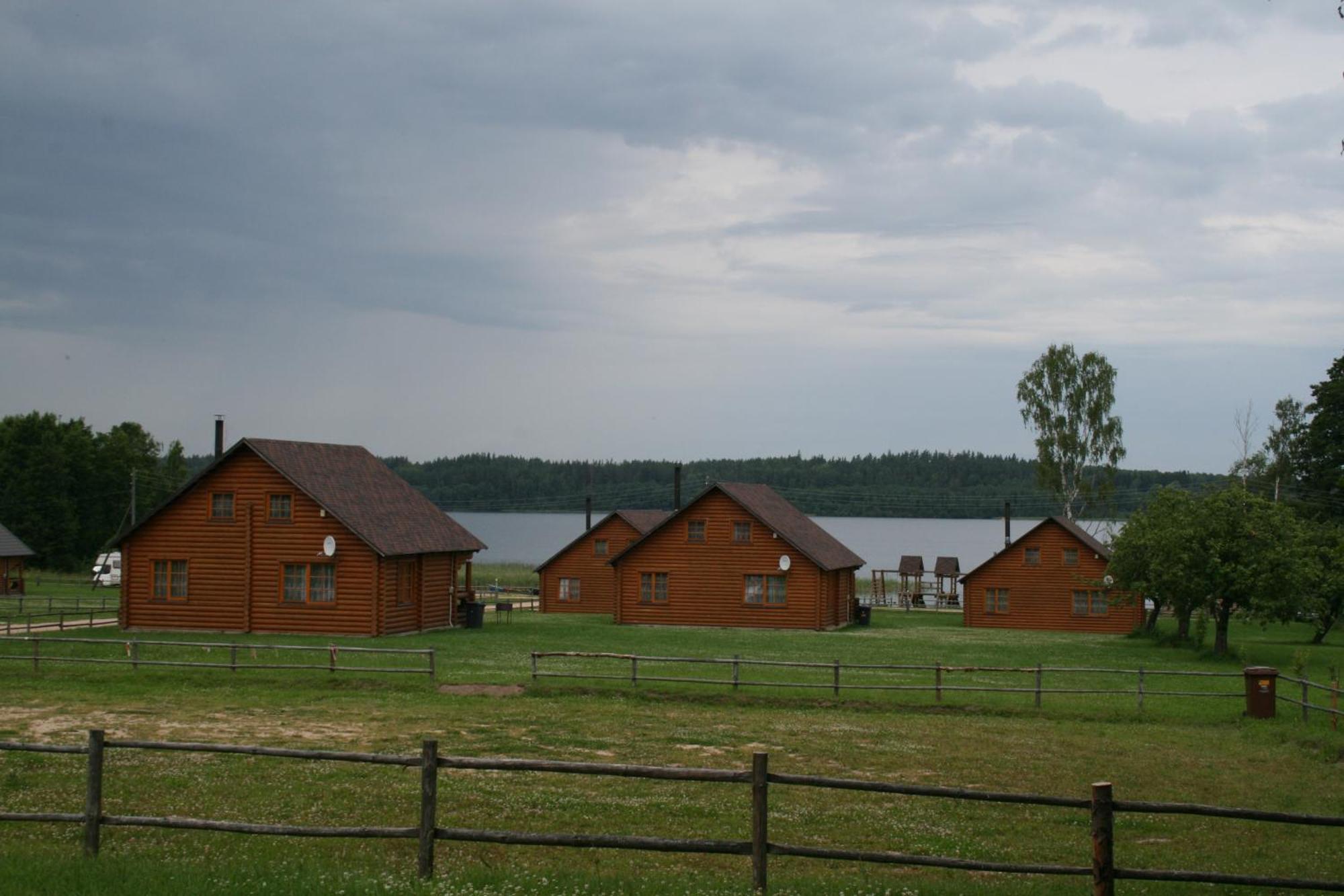 Guest House Zirga Smaids Kusneri Bagian luar foto