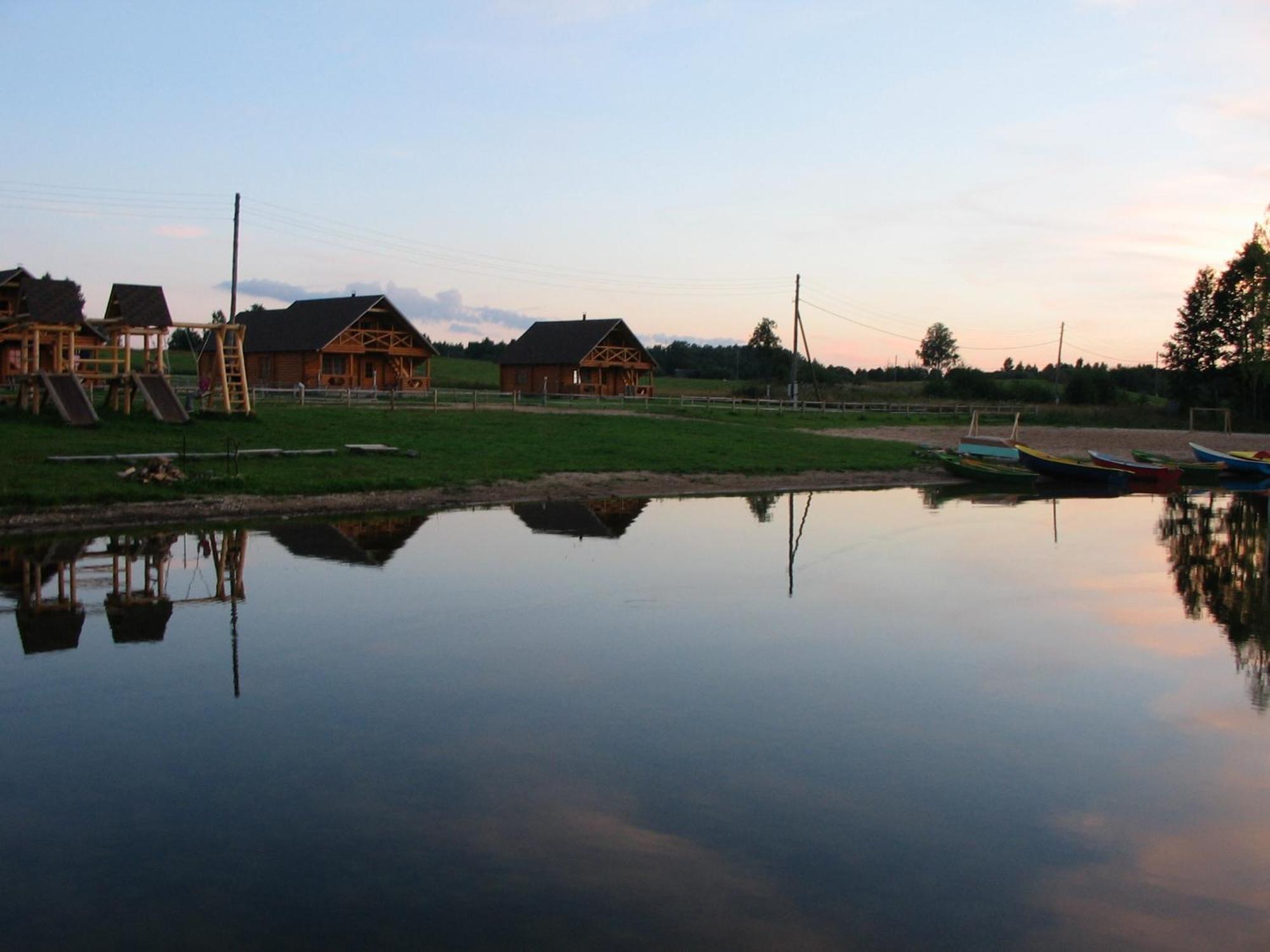 Guest House Zirga Smaids Kusneri Bagian luar foto