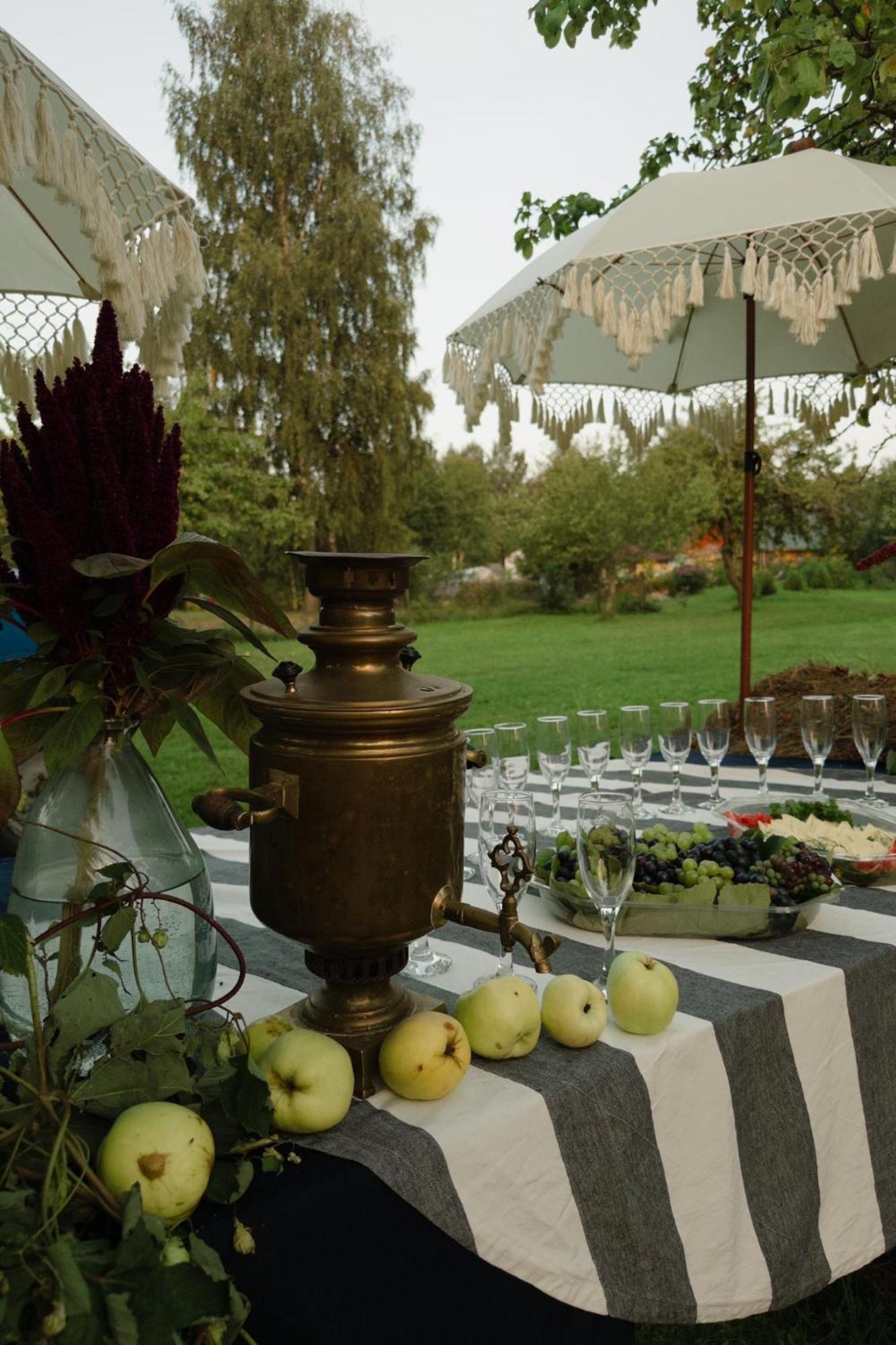 Guest House Zirga Smaids Kusneri Bagian luar foto